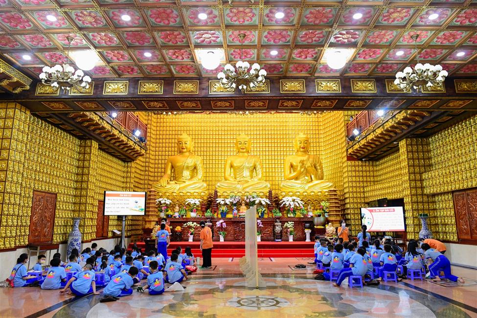 Tự do vui học, tự nhiên phát triển: Chùa Giác Ngộ - Điểm hẹn tu học dành cho hàng trăm em nhỏ