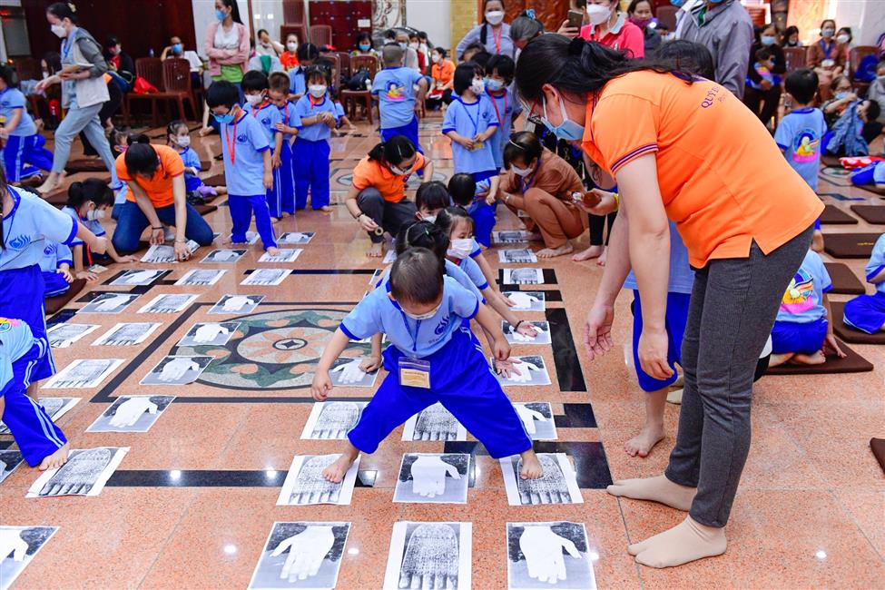 Tự do vui học, tự nhiên phát triển: Chùa Giác Ngộ - Điểm hẹn tu học dành cho hàng trăm em nhỏ