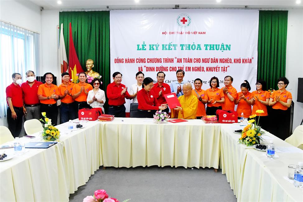 Quỹ ĐPNN ký kết dự án 5 năm cùng Trung ương Hội Chữ thập đỏ Việt Nam trao 7.000 túi sơ cấp cứu &quot;Chung tay vì an toàn cho ngư dân nghèo, khó khăn&quot;
