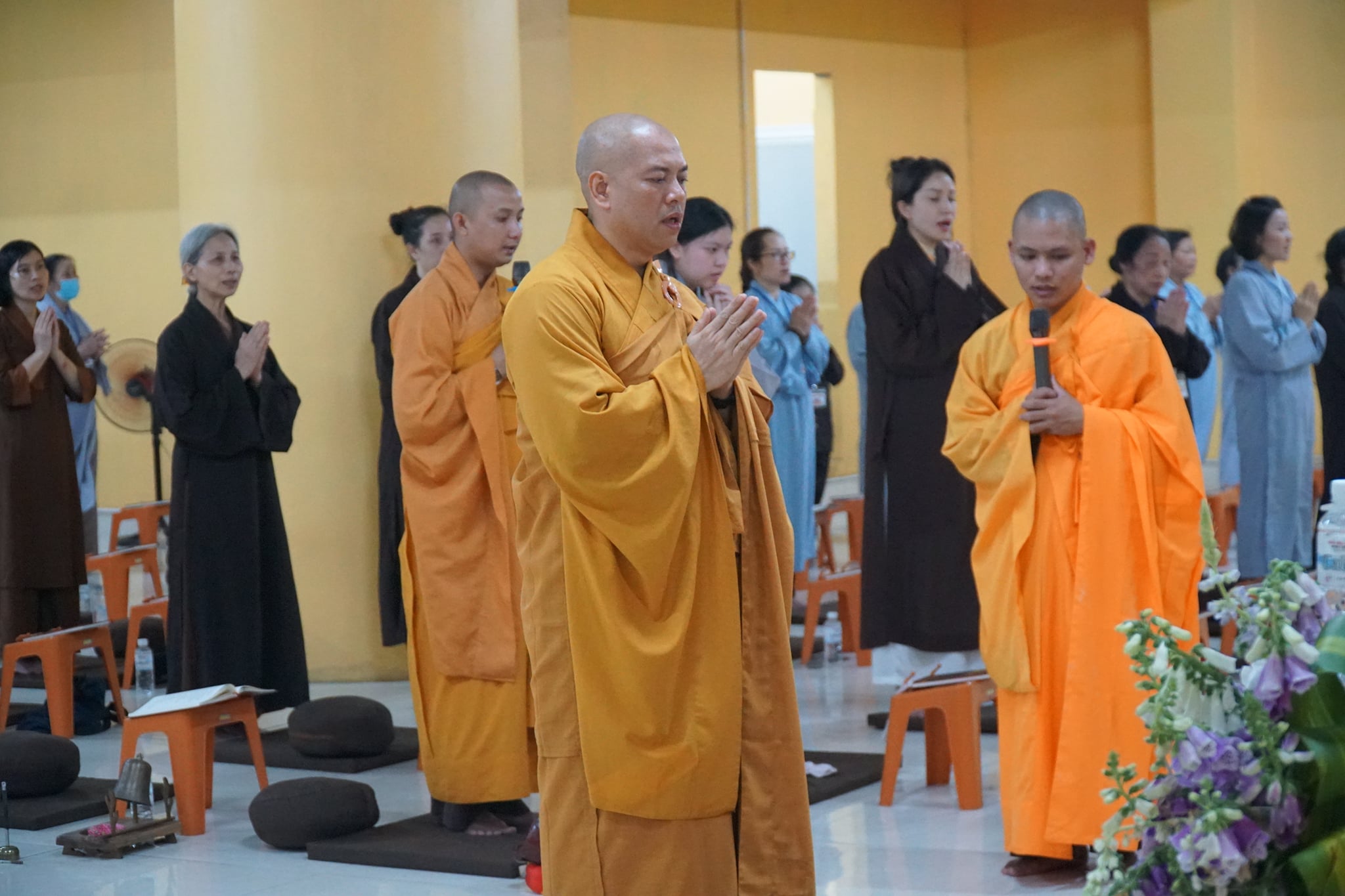 Chùa Long Hưng: Mừng ngày Phật Đản sinh, 200 Phật tử tham dự khóa tu “Niệm Phật 1 ngày 1 đêm”