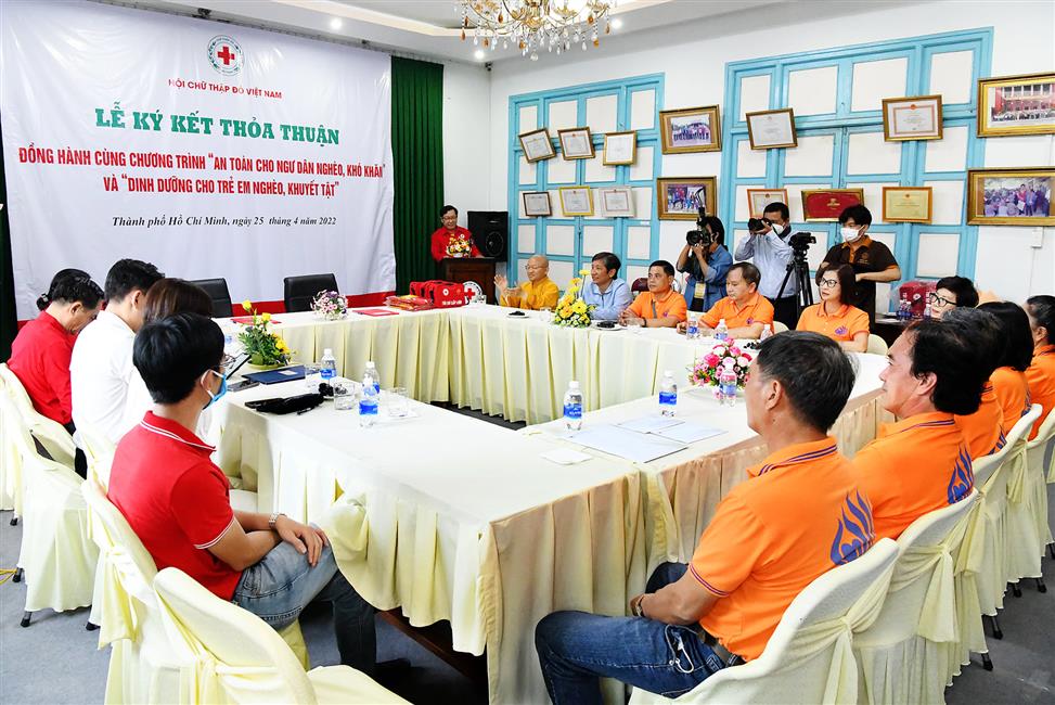Quỹ ĐPNN ký kết dự án 5 năm cùng Trung ương Hội Chữ thập đỏ Việt Nam trao 7.000 túi sơ cấp cứu &quot;Chung tay vì an toàn cho ngư dân nghèo, khó khăn&quot;