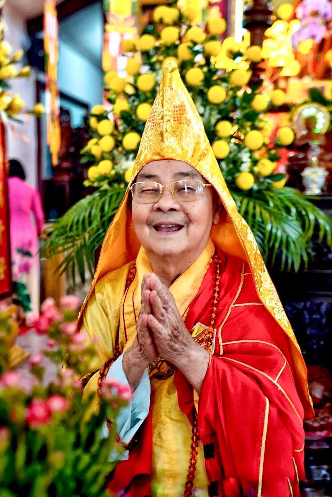 Sen Quý Nở Đài Giác Ngộ