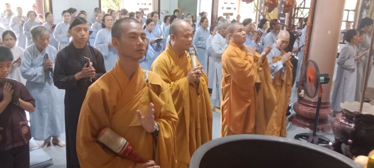 Khoá tu Một ngày an lạc tại chùa Địch Quang