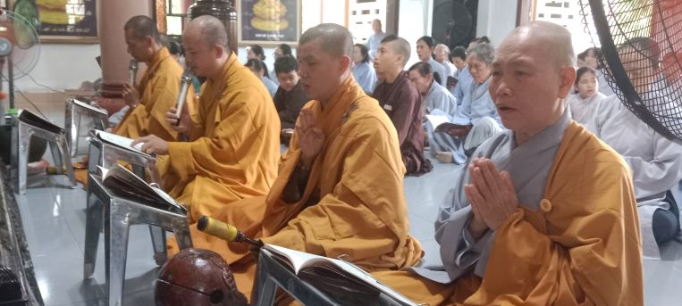 Khoá tu Một ngày an lạc tại chùa Địch Quang