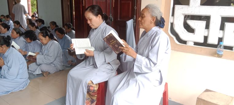Khoá tu Một ngày an lạc tại chùa Địch Quang