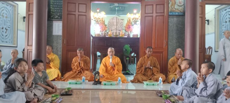 Khoá tu Một ngày an lạc tại chùa Địch Quang