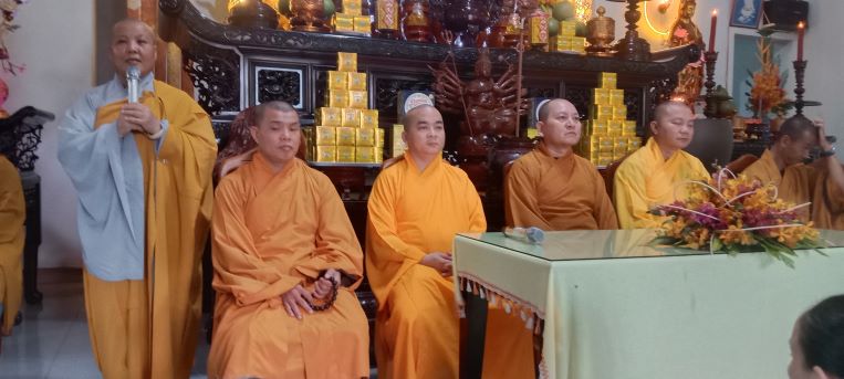 Khoá tu Một ngày an lạc tại chùa Địch Quang
