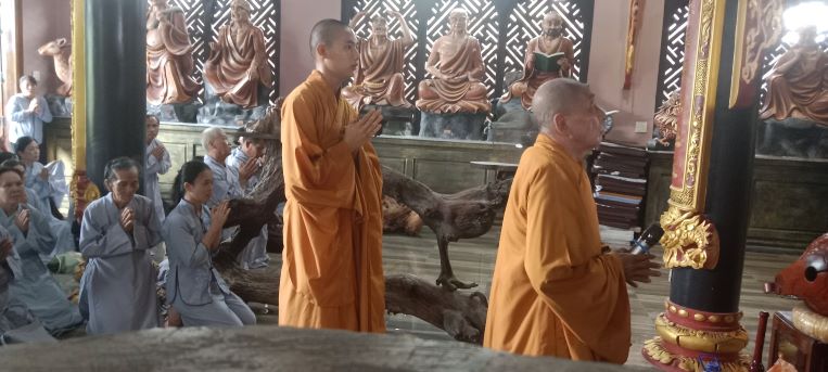 Phật tử cúng dường trường hạ tại Ninh Hoà