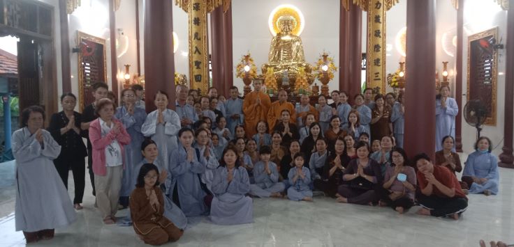 Phật tử cúng dường trường hạ tại Ninh Hoà