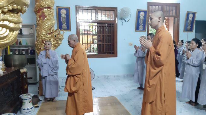 Phật tử cúng dường trường hạ tại Ninh Hoà