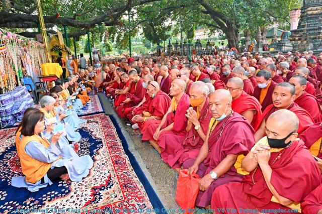 Hành hương chiêm bái Phật tích Ấn Độ và Nepal 2023 - Cúng dường Thiên Tăng và công việc từ thiện tại Bodh Gaya, Ấn Độ