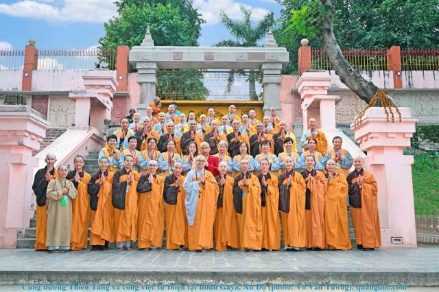Hành hương chiêm bái Phật tích Ấn Độ và Nepal 2023 - Cúng dường Thiên Tăng và công việc từ thiện tại Bodh Gaya, Ấn Độ