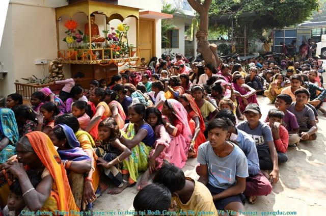 Hành hương chiêm bái Phật tích Ấn Độ và Nepal 2023 - Cúng dường Thiên Tăng và công việc từ thiện tại Bodh Gaya, Ấn Độ