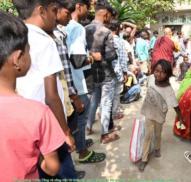 Hành hương chiêm bái Phật tích Ấn Độ và Nepal 2023 - Cúng dường Thiên Tăng và công việc từ thiện tại Bodh Gaya, Ấn Độ