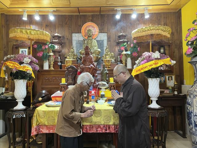 Nhà Nghiên Cứu Tâm Hằng Nguyễn Đắc Xuân với Tỳ Kheo Thích Pháp Bảo ngày chu du trên đất phương Nam