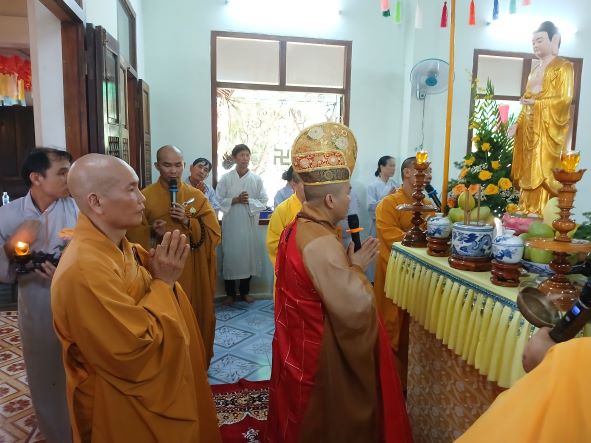 Giỗ Tổ khai sơn và đặt đá trùng tu chùa Viên Ngộ