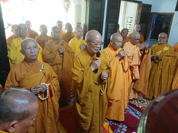 Giỗ Tổ khai sơn và đặt đá trùng tu chùa Viên Ngộ