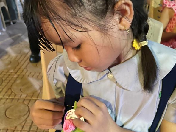 Lắng đọng lễ Bông hồng cài áo và văn nghệ kính mừng Vu lan tại chùa Viên Ngộ