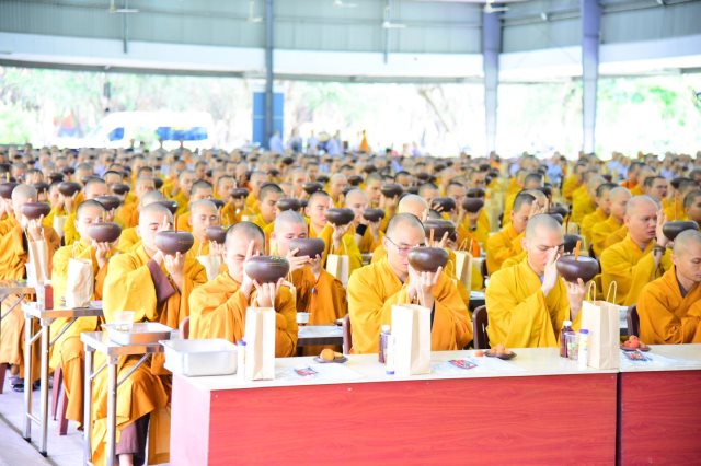 Chùa Giác Ngộ - Quỹ Đạo Phật Ngày Nay Cúng Dường 755 Triệu Đồng Đến Học Viện Pgvn Tp.Hcm