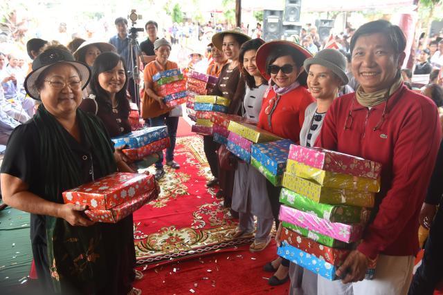 Quỹ Đạo Phật Ngày Nay: Tham dự lễ Vu Lan và trao tặng quà cho người nghèo tại Đồng Tháp( C82)
