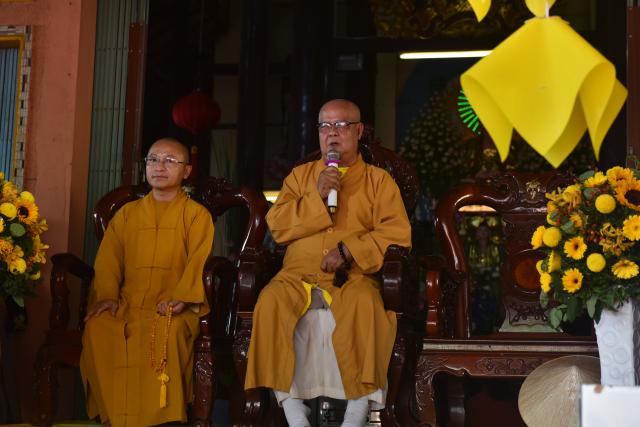 Quỹ Đạo Phật Ngày Nay: Tham dự lễ Vu Lan và trao tặng quà cho người nghèo tại Đồng Tháp( C82)