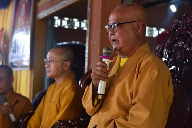 Quỹ Đạo Phật Ngày Nay: Tham dự lễ Vu Lan và trao tặng quà cho người nghèo tại Đồng Tháp( C82)