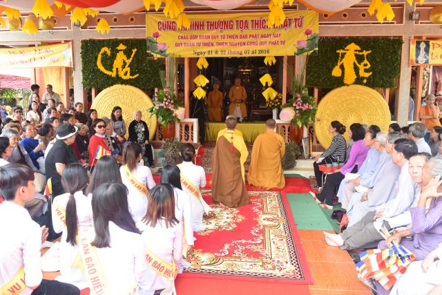 Quỹ Đạo Phật Ngày Nay: Tham dự lễ Vu Lan và trao tặng quà cho người nghèo tại Đồng Tháp( C82)