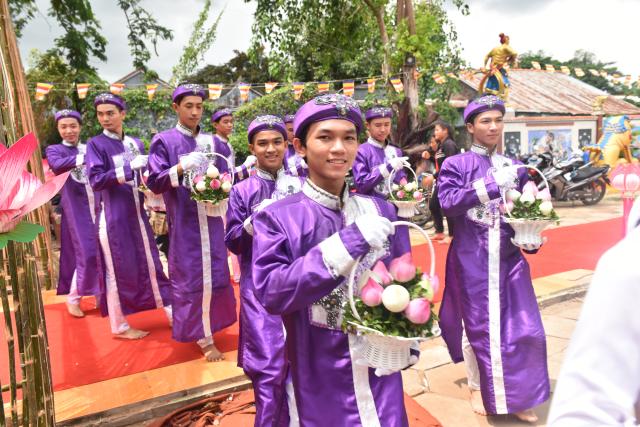Quỹ Đạo Phật Ngày Nay: Tham dự lễ Vu Lan và trao tặng quà cho người nghèo tại Đồng Tháp( C82)