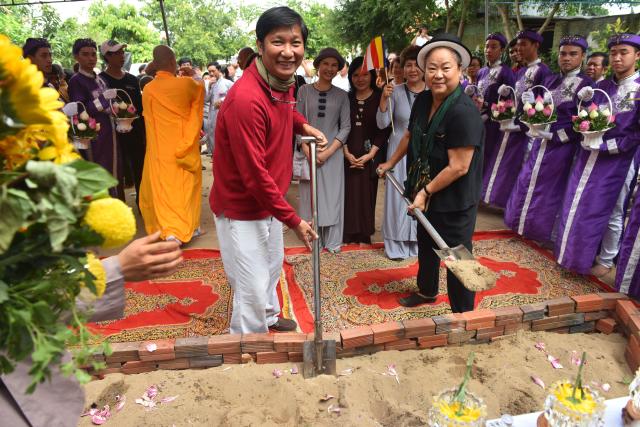 Quỹ Đạo Phật Ngày Nay: Tham dự lễ Vu Lan và trao tặng quà cho người nghèo tại Đồng Tháp( C82)