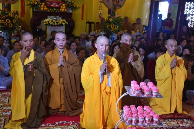 Quỹ Đạo Phật Ngày Nay: Tham dự lễ Vu Lan và trao tặng quà cho người nghèo tại Đồng Tháp( C82)