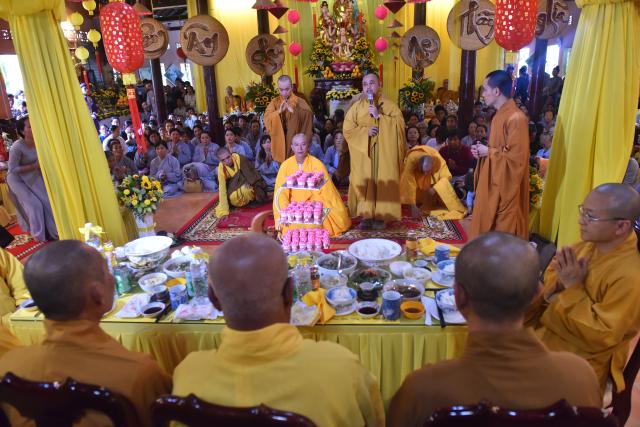 Quỹ Đạo Phật Ngày Nay: Tham dự lễ Vu Lan và trao tặng quà cho người nghèo tại Đồng Tháp( C82)