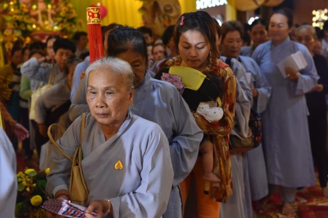 Quỹ Đạo Phật Ngày Nay: Tham dự lễ Vu Lan và trao tặng quà cho người nghèo tại Đồng Tháp( C82)