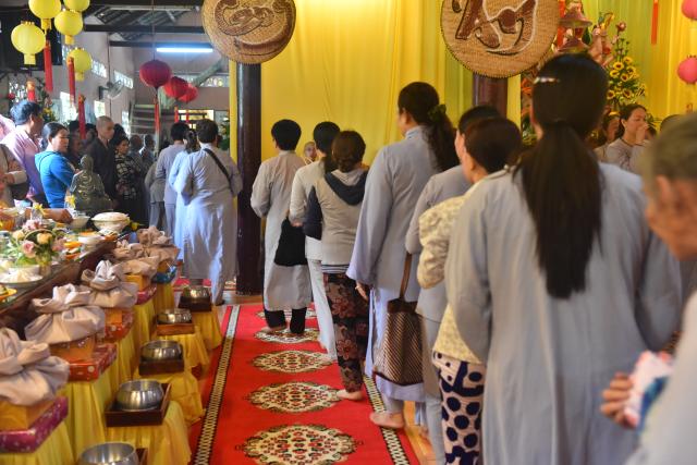 Quỹ Đạo Phật Ngày Nay: Tham dự lễ Vu Lan và trao tặng quà cho người nghèo tại Đồng Tháp( C82)