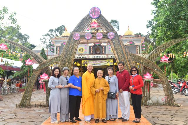 Quỹ Đạo Phật Ngày Nay: Tham dự lễ Vu Lan và trao tặng quà cho người nghèo tại Đồng Tháp( C82)