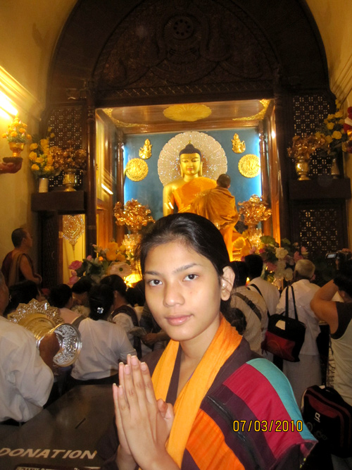 Trương Thị May hành hương đất Phật