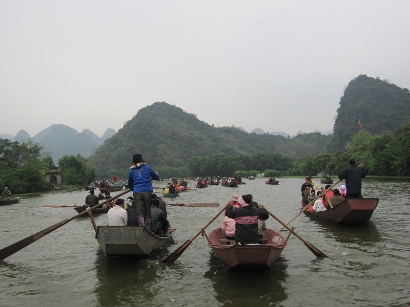 Chùa Hương mùa lễ hội