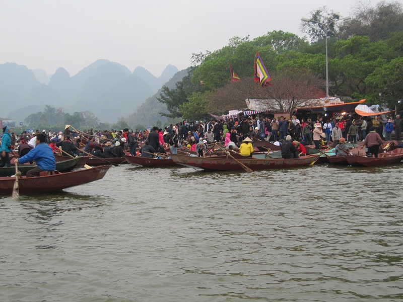 Chùa Hương mùa lễ hội