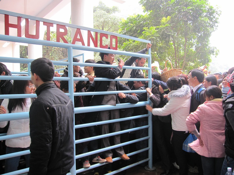 Chùa Hương mùa lễ hội