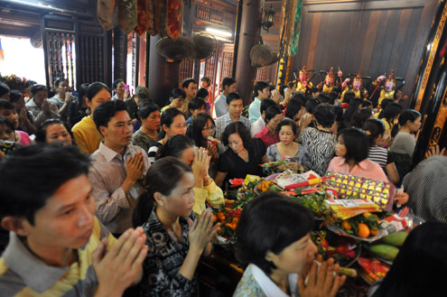 Nhộn nhịp lễ rằm tháng Giêng