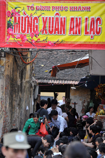 Nhộn nhịp lễ rằm tháng Giêng