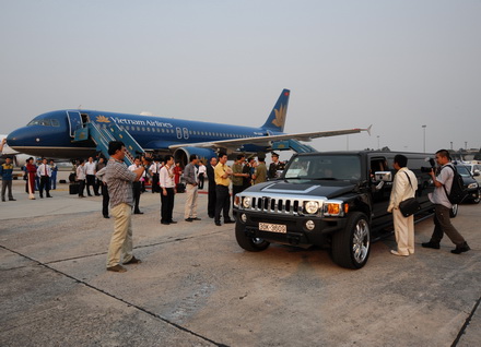 Loạt ảnh đặc biệt cung nghinh Xá lợi Phật từ Ấn Độ - Phần 2: Ngập tràn hạnh phúc tại sân bay Nội Bài