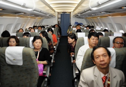 Loạt ảnh đặc biệt cung nghinh Xá lợi Phật từ Ấn Độ - Phần 2: Ngập tràn hạnh phúc tại sân bay Nội Bài