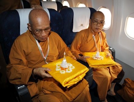 Loạt ảnh đặc biệt cung nghinh Xá lợi Phật từ Ấn Độ - Phần 2: Ngập tràn hạnh phúc tại sân bay Nội Bài