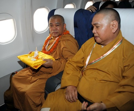 Loạt ảnh đặc biệt cung nghinh Xá lợi Phật từ Ấn Độ - Phần 2: Ngập tràn hạnh phúc tại sân bay Nội Bài