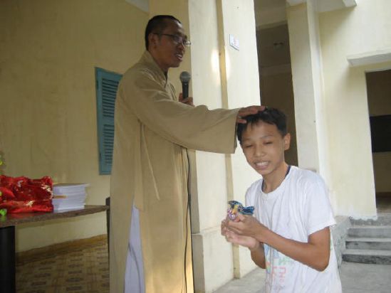 CLB Hoằng Pháp Trẻ Tổ Chức Lễ Tất Niên Cho Trung Tâm Giáo Dục dạy Nghề Quận Gò Vấp