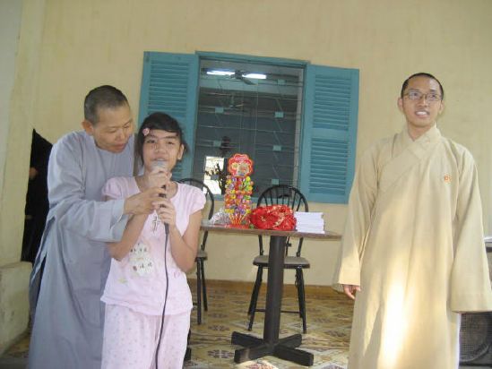 CLB Hoằng Pháp Trẻ Tổ Chức Lễ Tất Niên Cho Trung Tâm Giáo Dục dạy Nghề Quận Gò Vấp