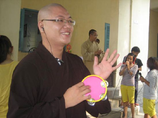 CLB Hoằng Pháp Trẻ Tổ Chức Lễ Tất Niên Cho Trung Tâm Giáo Dục dạy Nghề Quận Gò Vấp