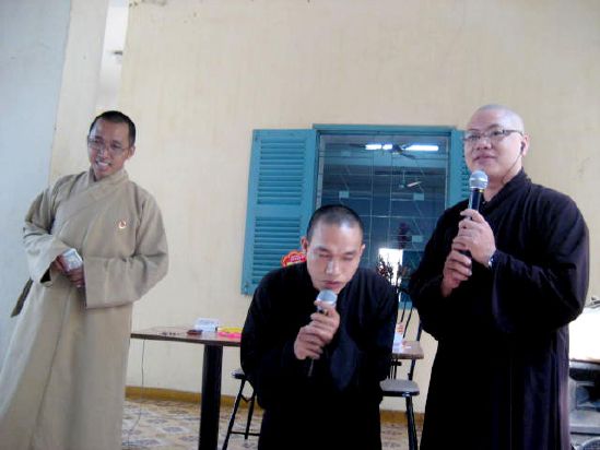 CLB Hoằng Pháp Trẻ Tổ Chức Lễ Tất Niên Cho Trung Tâm Giáo Dục dạy Nghề Quận Gò Vấp