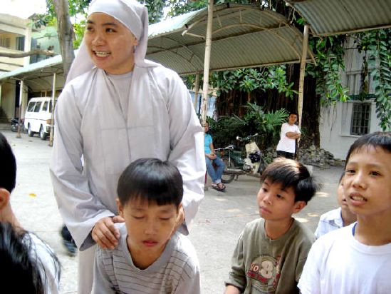 CLB Hoằng Pháp Trẻ Tổ Chức Lễ Tất Niên Cho Trung Tâm Giáo Dục dạy Nghề Quận Gò Vấp