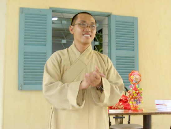 CLB Hoằng Pháp Trẻ Tổ Chức Lễ Tất Niên Cho Trung Tâm Giáo Dục dạy Nghề Quận Gò Vấp